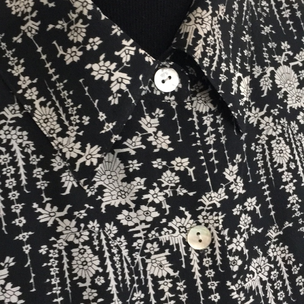 JONATHAN MARTIN • 100% Silk Blouse